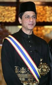 Foto anak shah rukh khan banyak menjadi incaran warganet. Gempar Shah Rukh Khan Meninggal Dunia Dalam Nahas Pesawat Peribadi