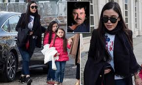 Emma coronel aispuro, wife of mexican drug lord joaquin el chapo guzman was arrested from an airport outside of washington. El Chapo S Beauty Queen Wife Returns To Kingpin S Trial With Twin Daughters After Missing Hearings Daily Mail Online