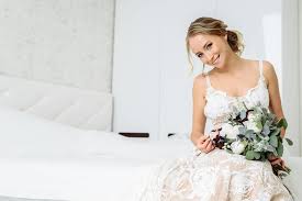 Gli abiti da sposa boho chic sono sensuali, valorizzano la silhouette e vi faranno sentire più belle che mai. Boho Shabby Chic Wedding Dresses Marialuisa Benetti Bridal Venice