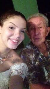 Mi hermano me llamó desde la marginal cerca del aeropuerto. Ellos viven en  Loiza. Están bien gracias a Dios. Pero no hemos tenido comunicación con  nuestra familia en el area suroeste, Ponce,