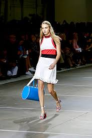 Learn how rich is in this year and how spends money? Cara Delevingne Wikipedia