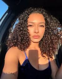 Chicas de cabello rizado: 18 ideas de Curly hair styles para guardar hoy