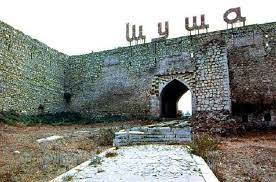 Şuşa qalası azərbaycan memarlığının ən gözəl incilərindən biridir.qala arran memarlıq məktəbi üslubunda inşa edilib. Qarabag Icmasindan Susa Qalasi IlÉ™ Bagli BÉ™yanat