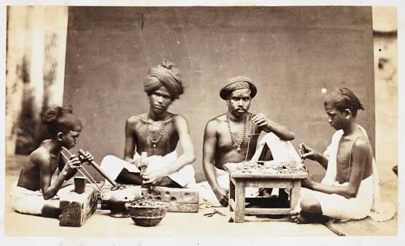 Studio portrait of Three Girls Wearing Jewellery - Madras (Chennai), Tamil Nadu (India) in the 1870s.