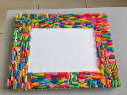 Come Fare Cornici Con Il Cartoncino Nell Epoca Digitale Il Fai Da Te Continua A Conservare Il Proprio Fascino Vu Kids Crafts Fare Cornici Oggetti Con Bottoni