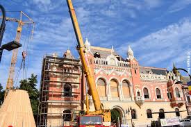 Printre clădirile ce armonizau acest spațiu, se numărau și: A Fost MontatÄƒ Turla Din Lemn Pe Palatul Episcopal Greco Catolic Oradea Grav Afectat De Incendiul De Anul Trecut Foto