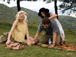 Welcome to scarlett johansson fan, your online resource dedicated to the two time oscar nominated actress scarlett johansson. I M Still Taking Style Lessons From Vicky Cristina Barcelona Who What Wear