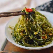 Chinese Seaweed Salad (凉拌海带丝) - The Woks Of Life
