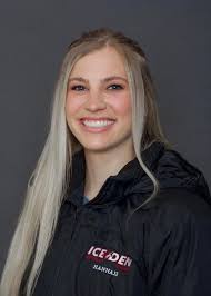 Hannah Bay's Instagram, Twitter & Facebook