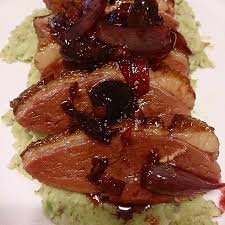 Marilyse Hamelin On Instagram Magret De Canard Sauce Reduction De Vin Rose Cerises Noires Et Echalotes Francaises Confites
