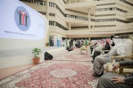 جامعة افريقيا العالمية التي تضم اكثر من 30 كلية ومركز بحثي وبها حوالي 10.000 طالب وطالبة من شتي انحاء العالم يدرسون مختلف العلوم ضمن زياراته التفقدية لكليات الجامعة زار مدير الجامعة البروفيسور هنود أبيا كدوف كلية الشريعة والقانون برفقة كل من الأستاذ. Ø­ÙÙ„ Ø³Ù†ÙˆÙŠ Ù„Ù„Ø£Ù†Ø´Ø·Ø© Ø§Ù„Ø·Ù„Ø§Ø¨ÙŠØ© Ø¨Ø¬Ø§Ù…Ø¹Ø© Ø§Ù„Ù‚ØµÙŠÙ… Ø¬Ø±ÙŠØ¯Ø© Ø§Ù„ÙˆØ·Ù† Ø§Ù„Ø³Ø¹ÙˆØ¯ÙŠØ©