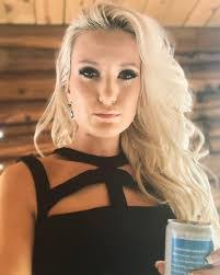 Melissa Mcelhannon's Instagram, Twitter & Facebook