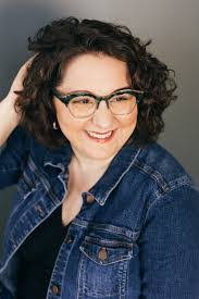 Amanda Ewing's Instagram, Twitter & Facebook