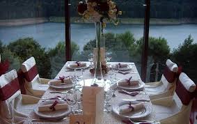 Oferta hotelului cuprinde serviciile de baza oferite de un complex turistic, cazare si masa, dar ofera si posibilitatea organizarii de seminarii si. Valea Cu Pesti Restaurante Nunta Nunta Pitesti