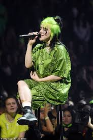 Check out this fantastic collection of billie eilish wallpapers, with 27 billie eilish background images for your desktop, phone or tablet. Billie Eilish Zeigt Einige Haut In Einem Seltenen Offentlichen Anzeige Wahrend Wohin Gehen Wir World Tour In Miami Aktuelle Boulevard Nachrichten Und Fotogalerien Zu Stars Sternchen
