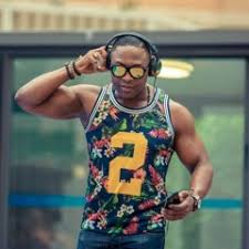 Stream rey cuevas music