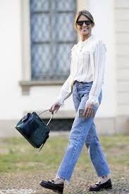 Scrolling in bed trying to decide it i wanted to get up or not i just knew i had to share this with you. Chic Ways To Pull Off Mom Jeans Fashion Guide Livingly