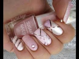 Puedes tener tus uñas acrilicas sencillas pero bonitas usando una combinacion tricolor de esmaltes! Unas Decoradas Con Esmalte Sencillas Y Bonitas Youtube