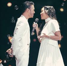 Hal husaini bin razmi atau lebih dikenali sebagai hael azhael atau hael husaini (lahir 10 disember 1987) merupakan seorang penyanyi, komposer dan penulis lagu malaysia. Sweet Terukk Macam Pre Wedding Pulak Netizen Soya Lemon