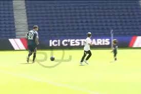 Cuándo juega la argentina el equipo capitaneado por lionel messi integra el grupo a del certamen continental; Lionel Messi En Psg La Imagen Del Idolo Jugando Con Sus Hijos En El Parque De Los Principes La Nacion
