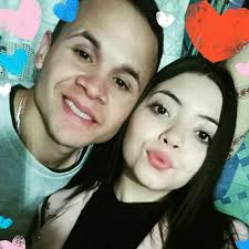 GARY MEDEL Nació en Conchalí, alejado de la fama, ignorado por los focos,  evitado por la ciudad. Su gran amor fue la pelota y su familia hizo de  hinchada. Su papá y