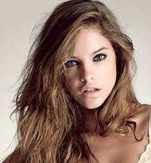 Lorena Bell's Instagram, Twitter & Facebook