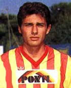 Da giocatore antonio conte è stato un centrocampista molto combattivo che, dopo l'esordio con la maglia del lecce la squadra della sua città, ha costruito la sua carriera interamente nella juventus, dove in 13 anni ha vinto praticamente tutto: Wlecce It Scheda Del Calciatore Antonio Conte