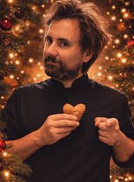 2025 une année de transition. Le départ de @jackmanogeran pour l'ouverture  du restaurant @mantra_paris , l'arrivée de @benoit_victor_ à L'itinérance  et enfin l'arrivée de @romain qui a repris les rênes du @lebistrot_darya