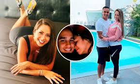 Melissa Klug celebra un año de relación con Jesús Barco y muestra anillo de  compromiso: “¡Dije que sí!” - ATV