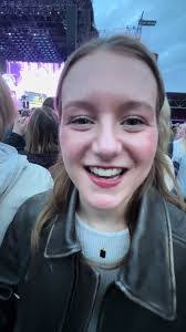 Kerry Barlow's Instagram, Twitter & Facebook