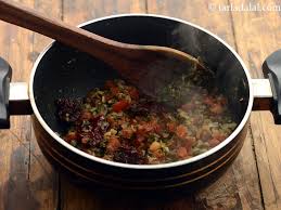 Hare Lehsun Toovar Dal Recipe Green Garlic Toovar Dal Recipe Recipes Dal Recipe Cooking