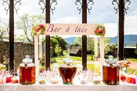 Une liste complète d'entreprises spécialisées dans la location de tables, chaises, mobilier et décoration pour votre. Parution Zankyou Decoration De Mariage Le The Dans Tous Ses Etats Label Emotion Lyon