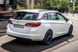 540 bis 1.630 liter kofferraumvolumen, gutes platzangebot. Opel Astra Sports Tourer 1 5 Diesel Test Autobild De