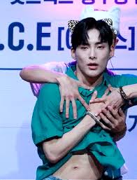 He Definitely Got Some Abs Jun Donhun Gashina Performance Ace Abs Music Performance