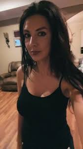 Ashley Carlile's Instagram, Twitter & Facebook