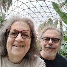 Does anyone have an inflatable body pillow they like? I need to travel with  one and am having difficulty finding any with good reviews