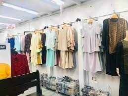 Klisenya rekaan baju raya musim ini apabila ramai pereka mengekalkan corak floral sebagai pilihan fabrikasi utama. Byfarahh Com