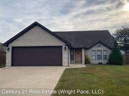 You can live in this charming house on top of the hill in a quiet cove. 3 Br 2 Bath House 6038 Wisteria House For Rent In Jonesboro Ar Apartments Com