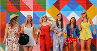 Seniors Model Runway 7 Fashion In Deep Ellum By Photographer Lisa Mcniel Girl Senior Pictures Photographer Senior Pictures