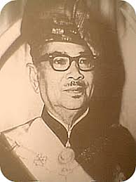 Tunku abdul rahman putra alhaj meletakkan jawatan sebagai perdana menteri dan presiden umno pada 1971, dan tempatnya diambil oleh timbalannya yang merupakan sahabatnya sejak belajar di london, datuk abdul razak hussein. Tunku Abdul Rahman Wikiwand