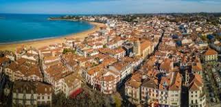 La ville se situe à 15 kilomètres de la frontière espagnole. Saint Jean De Luz France Stock Photo Image Of Ocean 134455390