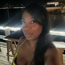 مايكي ماديسون تفوز بجائزة أفضل ممثلة في دور رائد لأنورا في جوائز الأوسكار  هذا أول ترشيح لها وأول فوز لها.