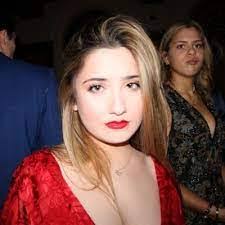 Lela Cohen's Instagram, Twitter & Facebook