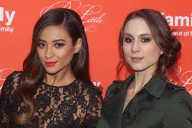 She is the oldest pretty little liar. Shay Mitchell Troian Bellisario Babynamen Mit A Glamour