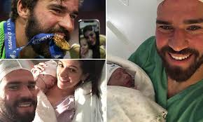 Alisson becker'in eski takımı internacional, acı haber sonrası sosyal medya hesabından başsağlığı mesajı yayınladı. Liverpool Goalkeeper Alisson Shows Off New Son Matteo With Wife Natalia Daily Mail Online