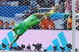 Argentina's Martinez plays cool in net, even as teammates turn reckless in historic World Cup final