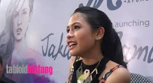 Trinity optima berikut ini lirik masih teringat jelas rasa yang pernah ada oh apa kabarmu? Lirik Lagu Kutunggu Kabarmu Maudy Ayunda Tabloidbintang Com