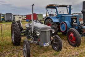 Small tractors) for fs19, farming simulator 19 on kingmods. Ferguson Tef 20 Foto Bild Oldtimer Fahrzeuge Motive Bilder Auf Fotocommunity