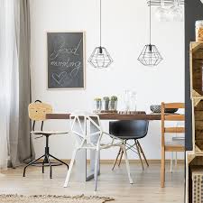 Une table à manger design peut également prendre d'autres formes pour sublimer une salle à manger moderne, en particulier si vous elle est l'exemple parfait qui démontre que modernité ne veut pas dire absence de praticité. 15 Elements Deco A Mettre Sur Votre Table De Salle A Manger Blog But