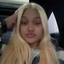 Jacqueline Combs's Instagram, Twitter & Facebook